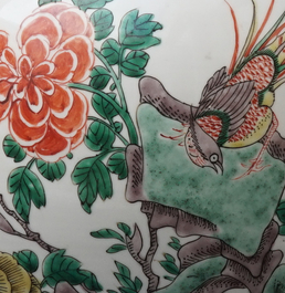 Een Chinese famille verte yenyen vaas met vogels en bloemen, Kangxi